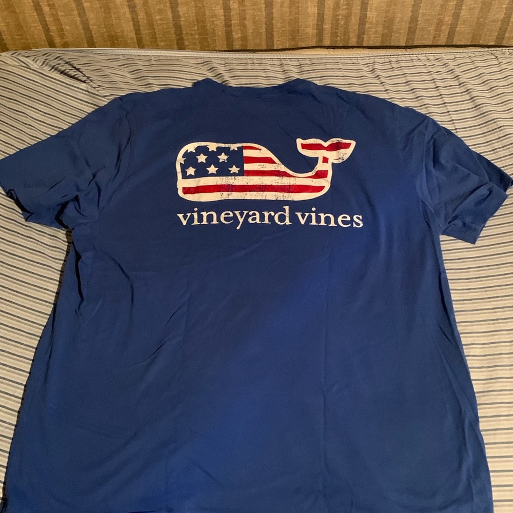🍁🍂 Pre Owned Men’s Pre Owned Vineyard Vines Tee.